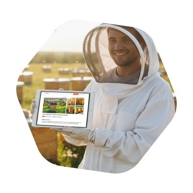 Пчеловод с планшетом